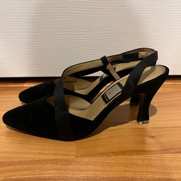 Nina Velvet Heels - EUC - Picture 4 of 5